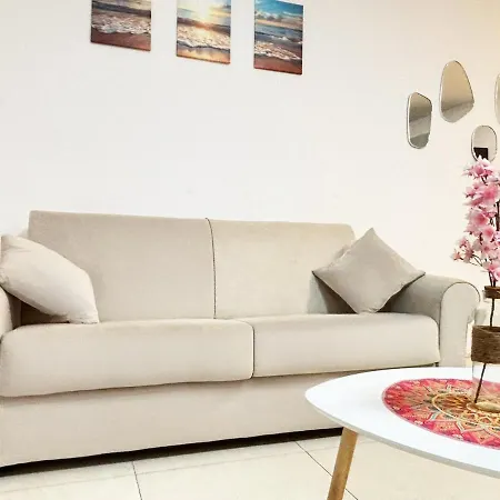 Paceville Glow Two * San Ġiljan