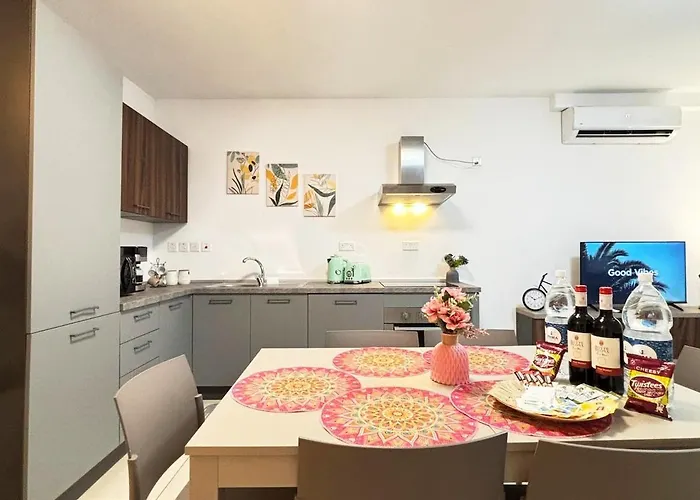 Paceville Glow Two * San Ġiljan