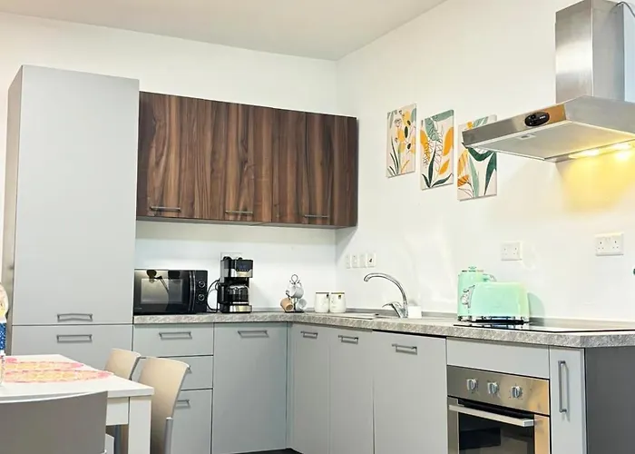 Paceville Glow Two * San Ġiljan